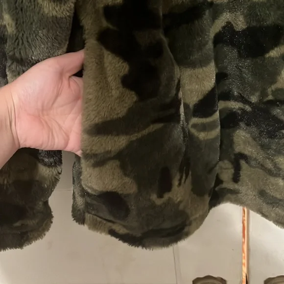 Camo 1/4 zip pullover - Picture 3 of 5